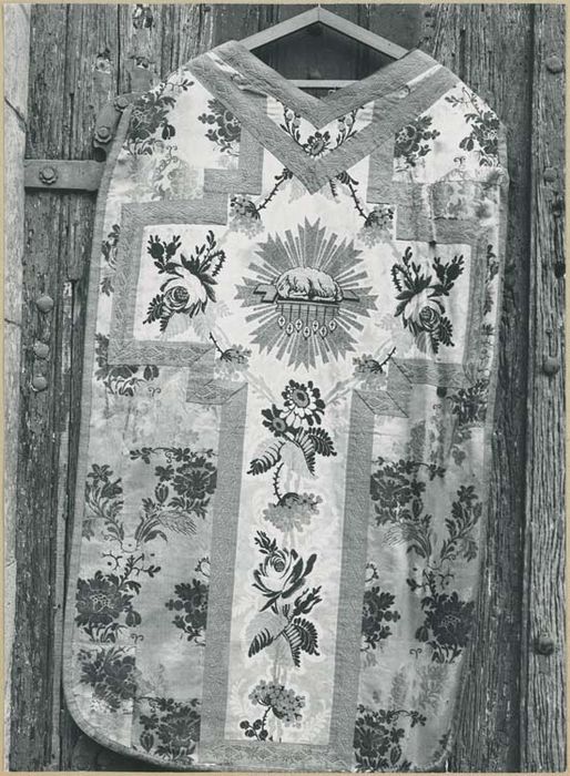 Chasuble, manipule, voile de calice et bourse de corporal