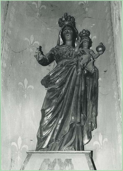 statue : Vierge à l'Enfant, socle