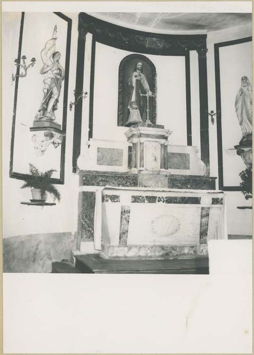 autel (maître-autel), tabernacle et peintures du choeur, trois statues - © Ministère de la Culture (France), Médiathèque du patrimoine et de la photographie, diffusion GrandPalaisRmn Photo