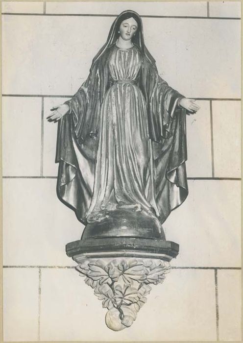 statue : Vierge écrasant le serpent, socle - © Ministère de la Culture (France), Médiathèque du patrimoine et de la photographie, diffusion GrandPalaisRmn Photo