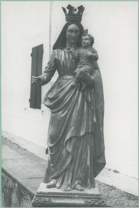 Statue et son socle : Vierge à l'Enfant