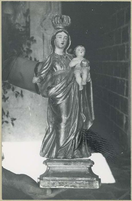 statue : Vierge à l'Enfant