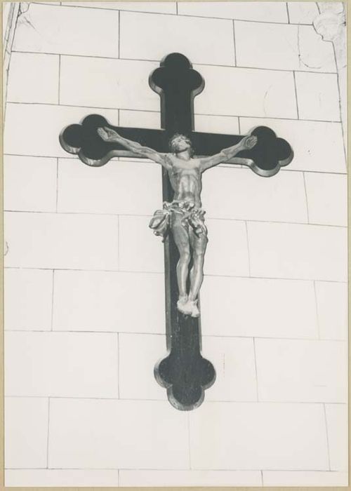 statue : Christ en croix