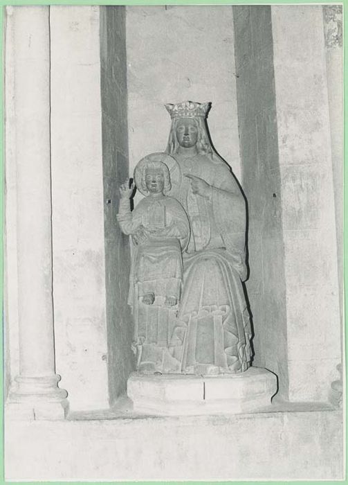 statue : Vierge à l'Enfant