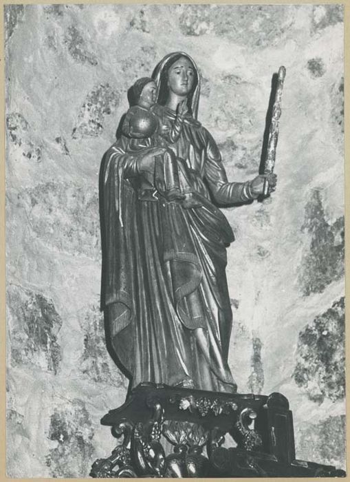 statue : Vierge à l'Enfant