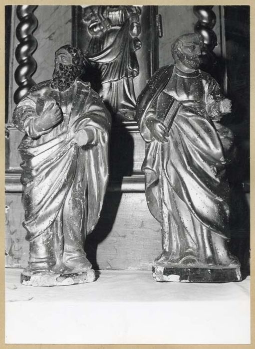deux statues (statuettes) : Saint Pierre et Saint Paul