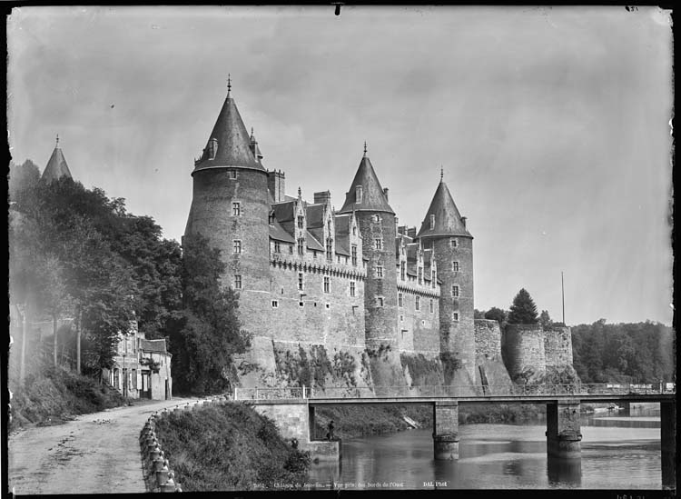 Façade le long de l’Oust