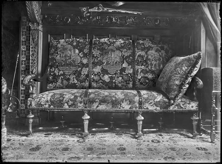 Canapé de style Louis XIII