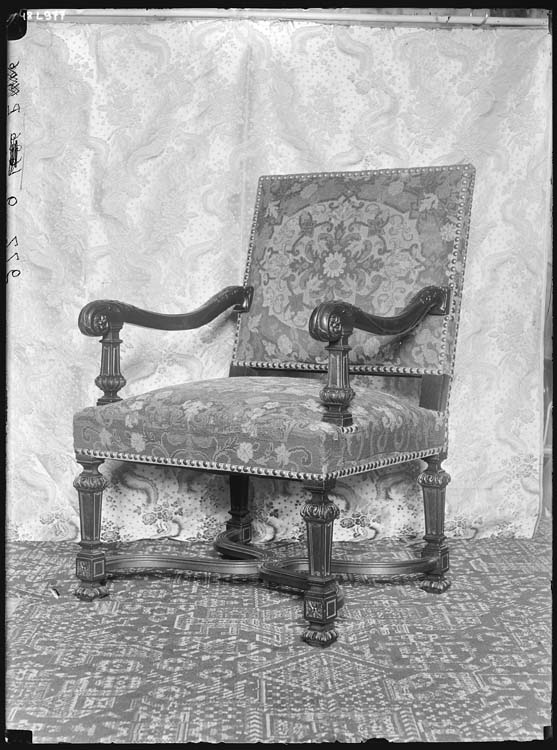 Fauteuil garni de tapisserie