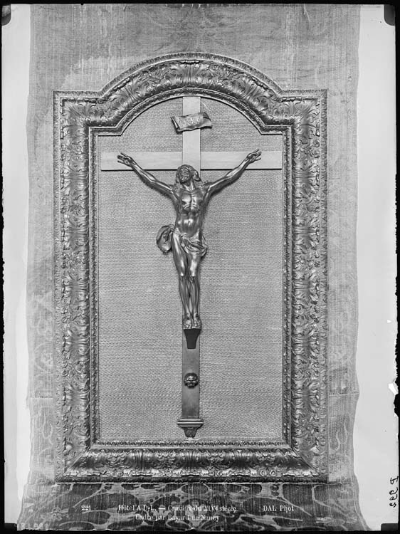 Grand Christ en métal