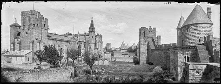 La ville avec l’église Saint-Nazaire et les remparts