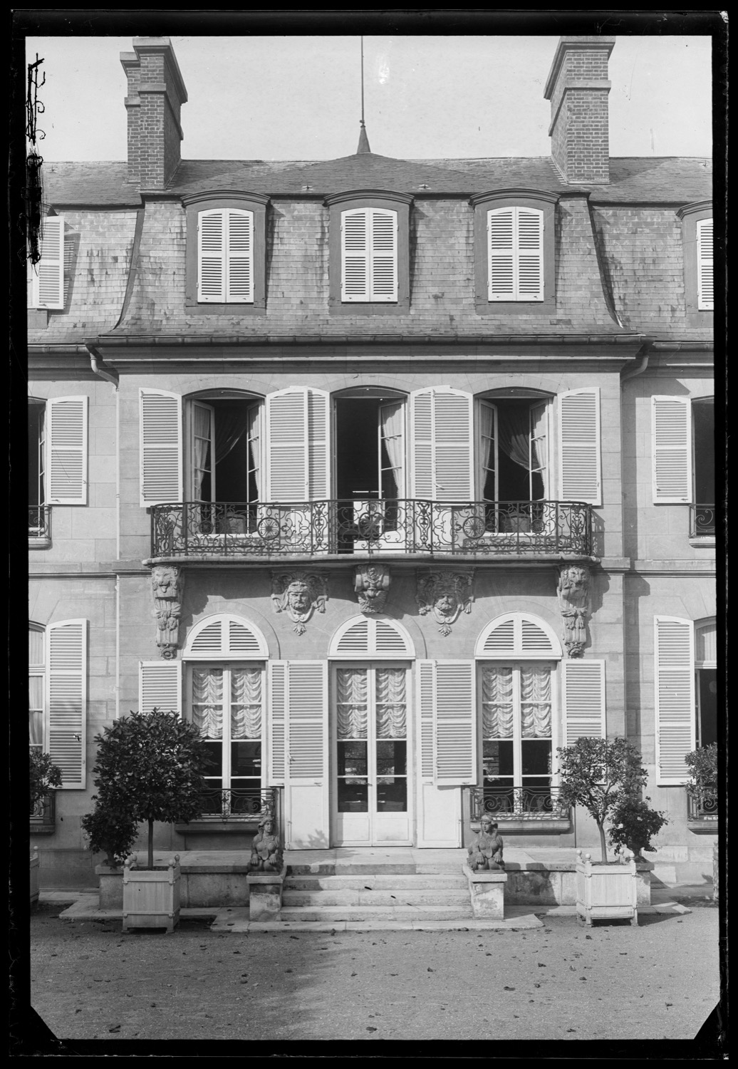 Façade ouest sur le parc : partie centrale