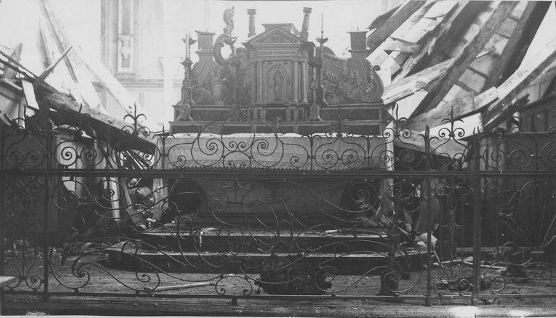 clôture de choeur (déposée) dans l'église désaffectée - © Ministère de la Culture (France), Médiathèque du patrimoine et de la photographie (objets mobiliers), tous droits résevés