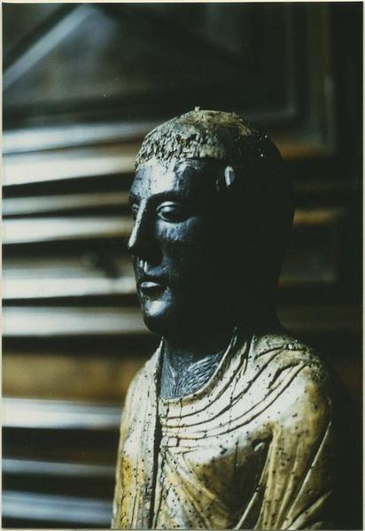 statue : Vierge en majesté, détail