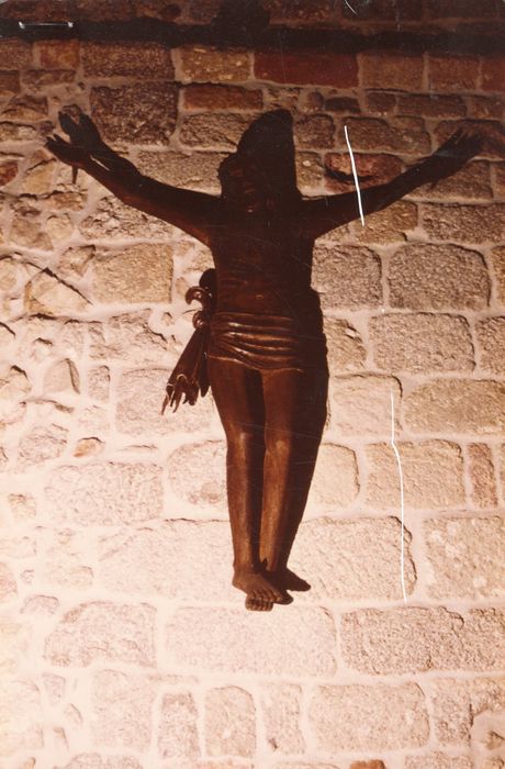 statue : Christ en croix