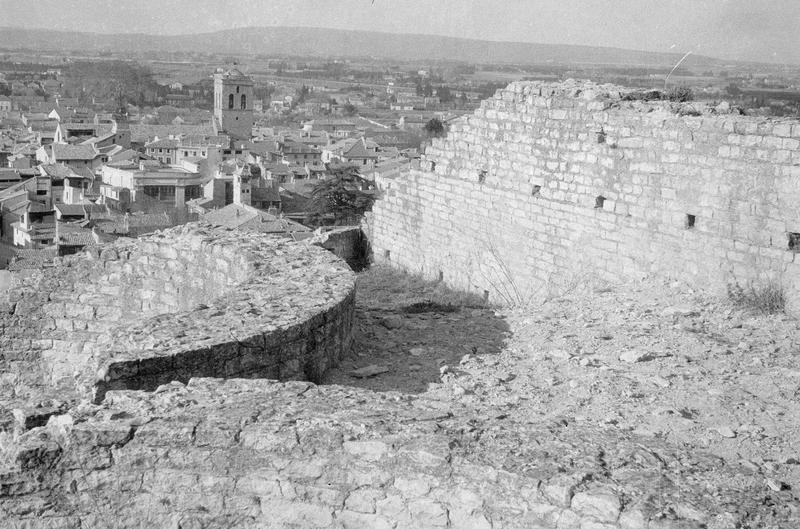 Capitole romain : mur (vestiges) et panorama sur la ville