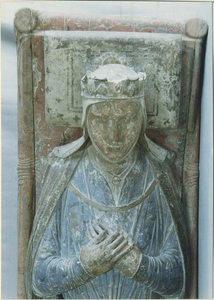 statue funéraire d'Isabelle d'Angoulême, femme de Jean sans terre, vue partielle