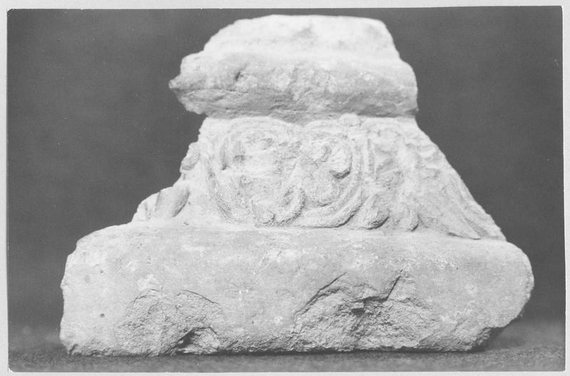 sculpture (fragment d'un bord de cuve)