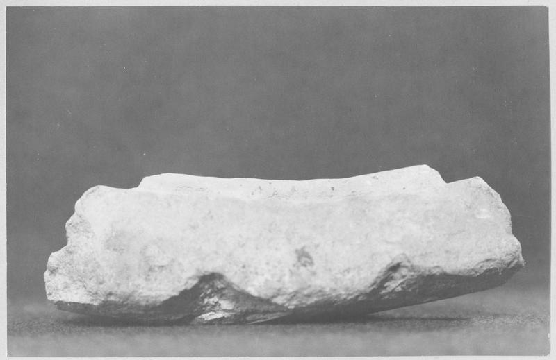 Sculpture (fragment d'un bord de cuve)