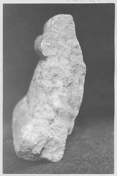 sculpture (fragment d'un bord de cuve)