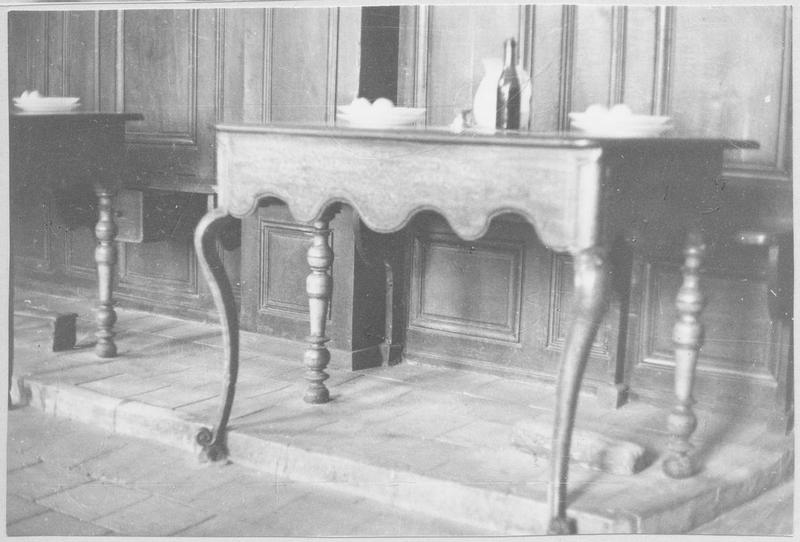 tables et une table de décharge (desserte) - © Ministère de la Culture (France), Médiathèque du patrimoine et de la photographie (objets mobiliers), tous droits réservés