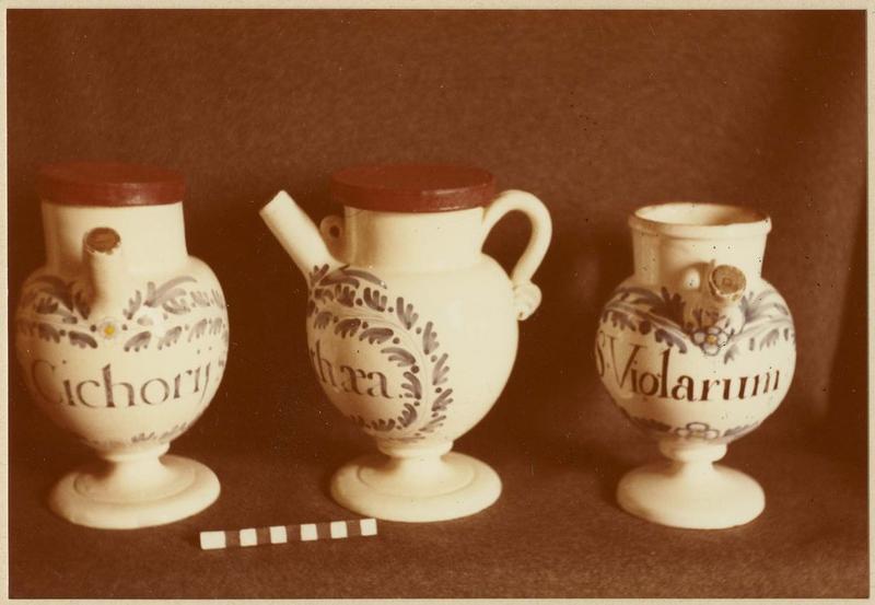 pots à pharmacie (chevrettes) - © Ministère de la Culture (France), Médiathèque du patrimoine et de la photographie (objets mobiliers), tous droits réservés