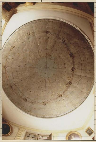 objet de représentation de corps célestes : planisphère et son mécanisme d'horloge - © Ministère de la Culture (France), Médiathèque du patrimoine et de la photographie (objets mobiliers), tous droits réservés