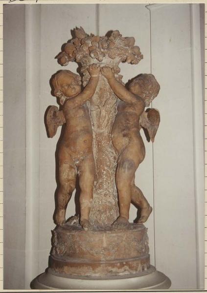 Groupe sculpté : Deux putti