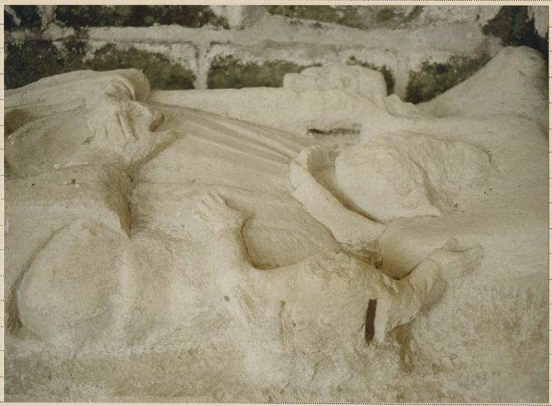 statue (gisant) : un Abbé