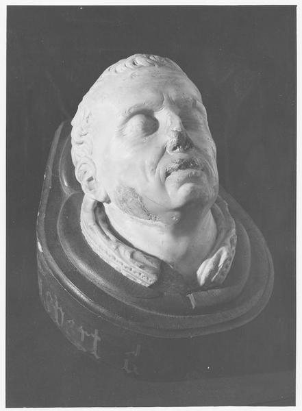 tête du gisant de Robert d'Arbrissel