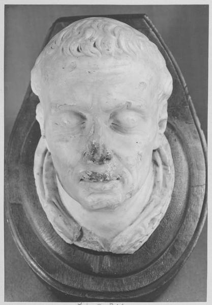 tête du gisant de Robert d'Arbrissel