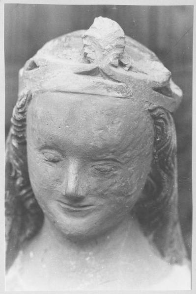 statue : Vierge à l'Enfant, visage de face