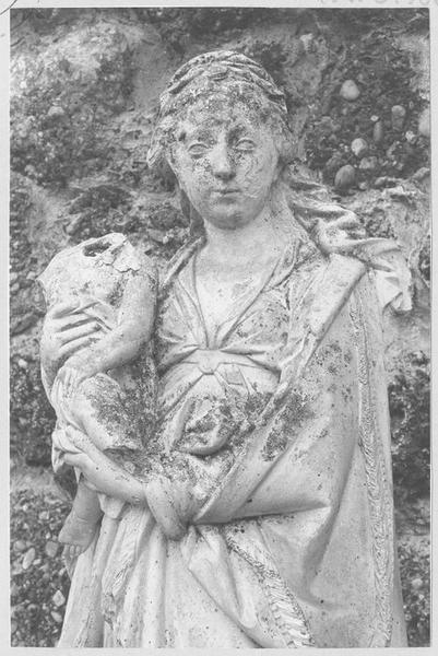 Statue : Vierge à l'Enfant