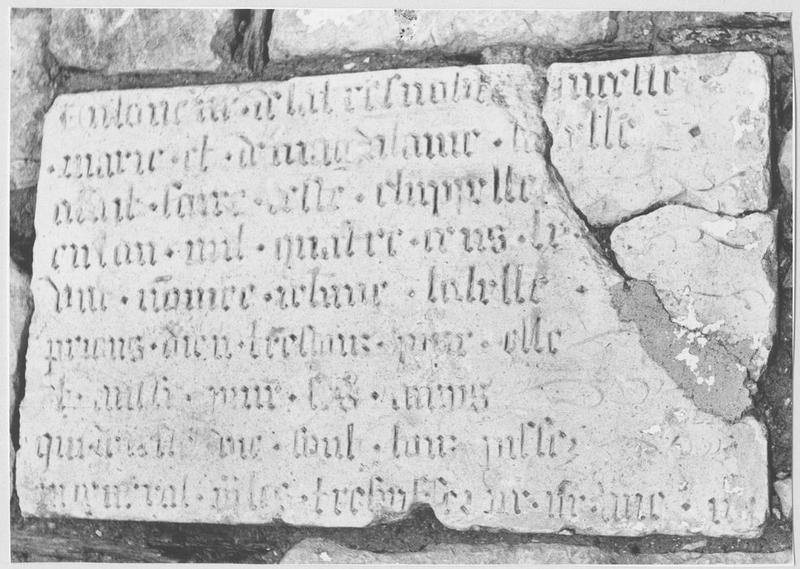 plaque commémorative de la construction de la chapelle - © Ministère de la Culture (France), Médiathèque du patrimoine et de la photographie (objets mobiliers), tous droits réservés