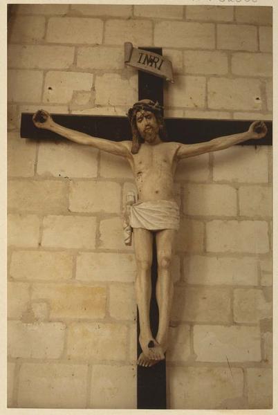 statue : Christ en croix