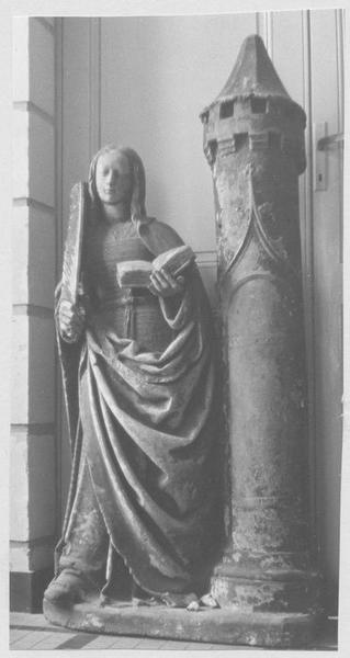 statue : Sainte Barbe