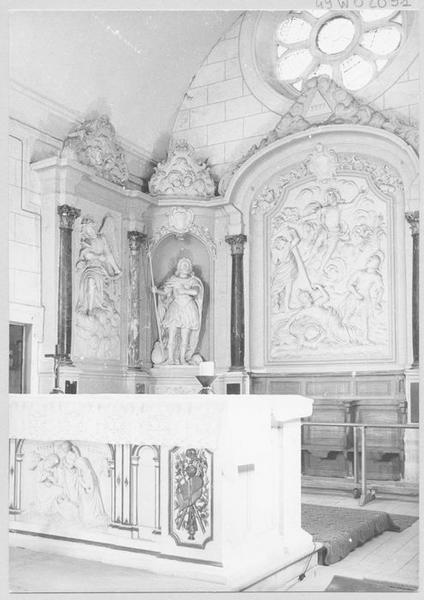 retable du maître-autel avec trois bas-reliefs : la Résurrection, anges thuriféraires et statues de Saint Maurice et Saint Michel terrassant la dragon - © Ministère de la Culture (France), Médiathèque du patrimoine et de la photographie (objets mobiliers), tous droits réservés