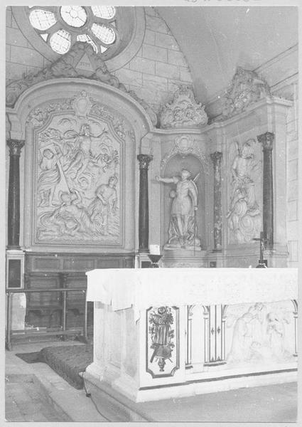 retable du maître-autel avec trois bas-reliefs : la Résurrection, anges thuriféraires et statues de Saint Maurice et Saint Michel terrassant la dragon - © Ministère de la Culture (France), Médiathèque du patrimoine et de la photographie (objets mobiliers), tous droits réservés