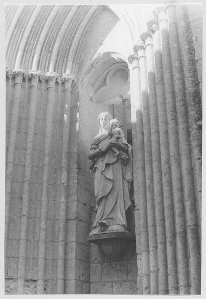 Statue : Vierge à l'Enfant