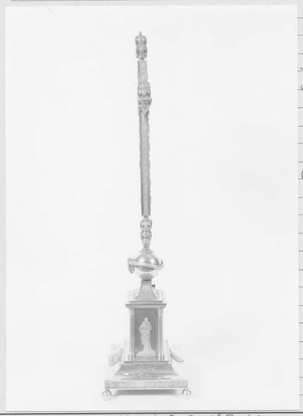 sacristie ; croix-reliquaire de la Vraie Croix - © Ministère de la Culture (France), Médiathèque du patrimoine et de la photographie (objets mobiliers), tous droits réservés