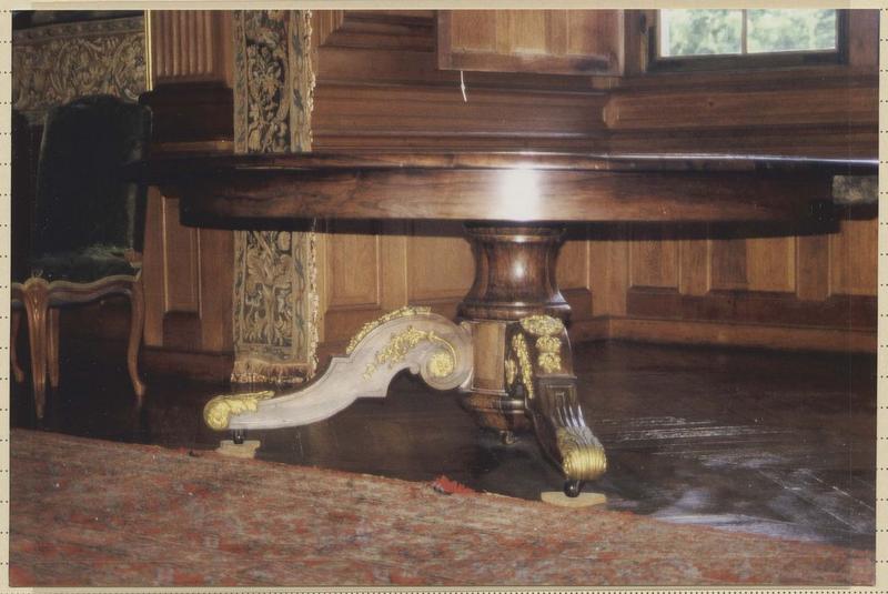 table - © Ministère de la Culture (France), Médiathèque du patrimoine et de la photographie (objets mobiliers), tous droits réservés