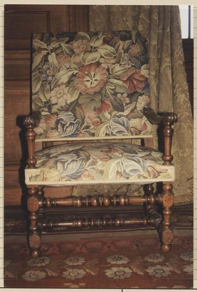 fauteuil à entretoise - © Ministère de la Culture (France), Médiathèque du patrimoine et de la photographie (objets mobiliers), tous droits réservés