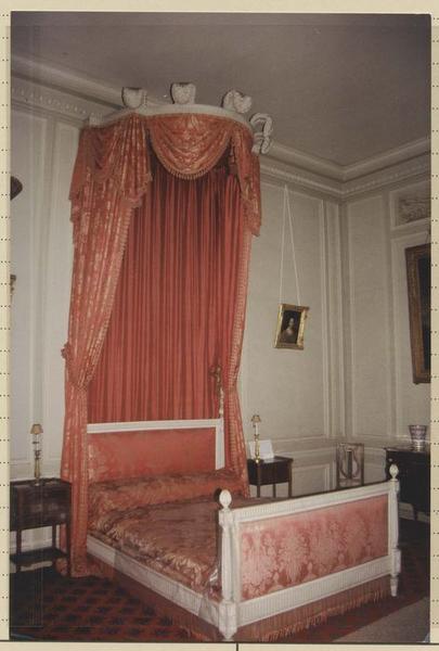 lit à baldaquin, sryle Louis XVI - © Ministère de la Culture (France), Médiathèque du patrimoine et de la photographie (objets mobiliers), tous droits réservés