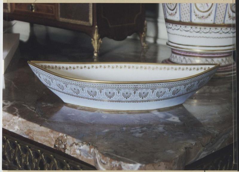 plat (coupe plate en forme de navette) - © Ministère de la Culture (France), Médiathèque du patrimoine et de la photographie (objets mobiliers), tous droits réservés