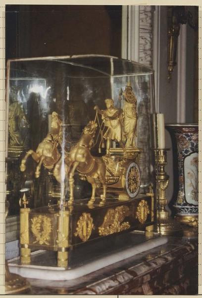 pendule : Char d'Apollon conduit par Phaedon ? - © Ministère de la Culture (France), Médiathèque du patrimoine et de la photographie (objets mobiliers), tous droits réservés