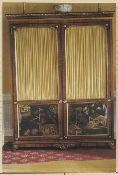 armoire vitrée - © Ministère de la Culture (France), Médiathèque du patrimoine et de la photographie (objets mobiliers), tous droits réservés