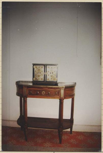 console - © Ministère de la Culture (France), Médiathèque du patrimoine et de la photographie (objets mobiliers), tous droits réservés