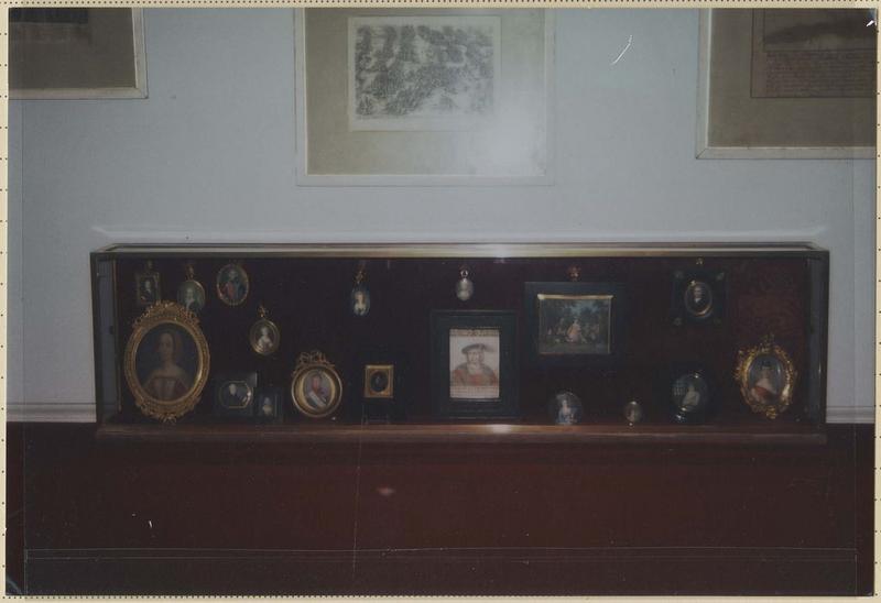 16 miniatures et 2 tableaux : Portraits de la famille de la Trémoïlle - © Ministère de la Culture (France), Médiathèque du patrimoine et de la photographie (objets mobiliers), tous droits réservés
