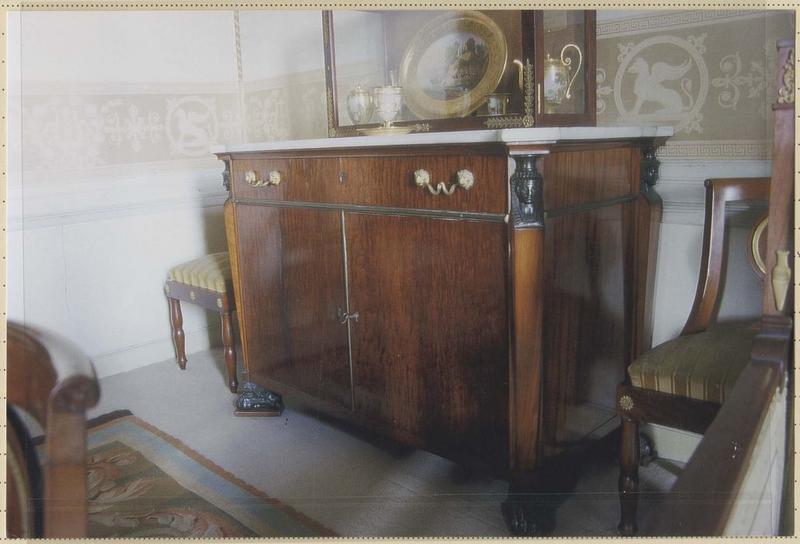 commode en loupe - © Ministère de la Culture (France), Médiathèque du patrimoine et de la photographie (objets mobiliers), tous droits réservés