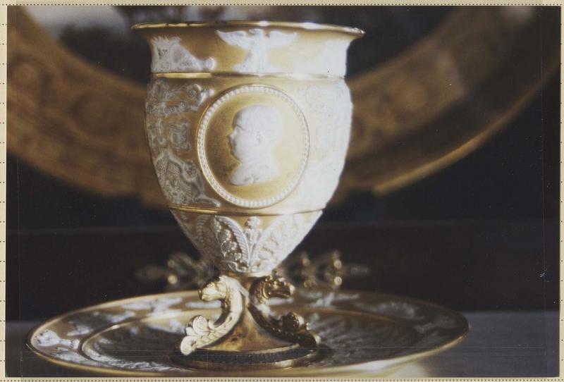 tasse et soucoupe - © Ministère de la Culture (France), Médiathèque du patrimoine et de la photographie (objets mobiliers), tous droits réservés